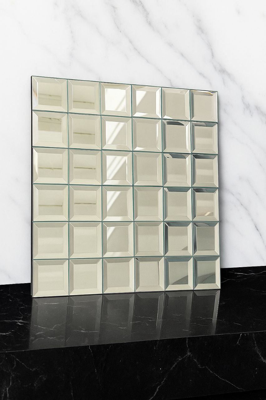 تایل آینهای نگینی سیلور پشت چسبدار ۳۰×۳۰ با ضخامت ۴ میلیمتر تایل آینهای طرح نگینی سیلور ۳۰×۳۰ پشت چسبدار